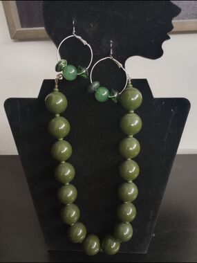 Green Bead Statement Necklace!.